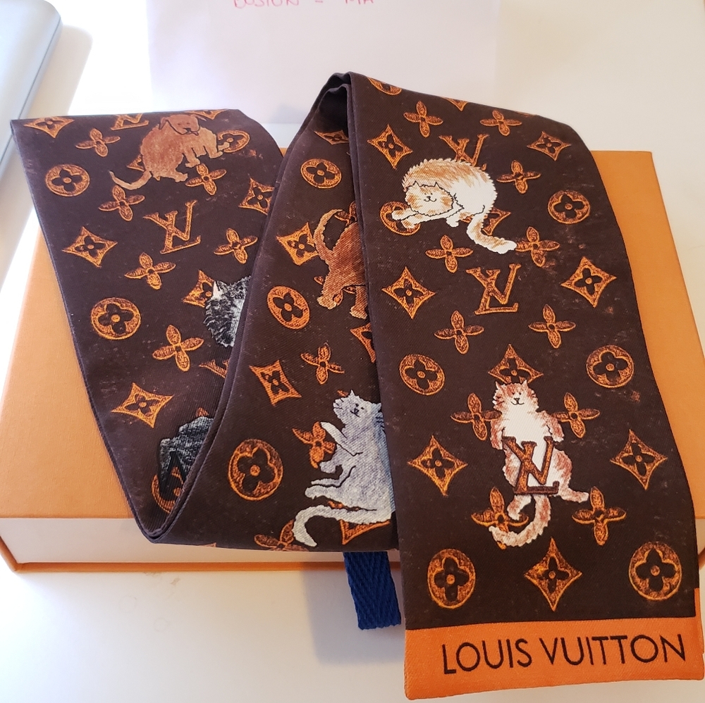 SOLDBrand new Louis Vuitton catogram bandeau